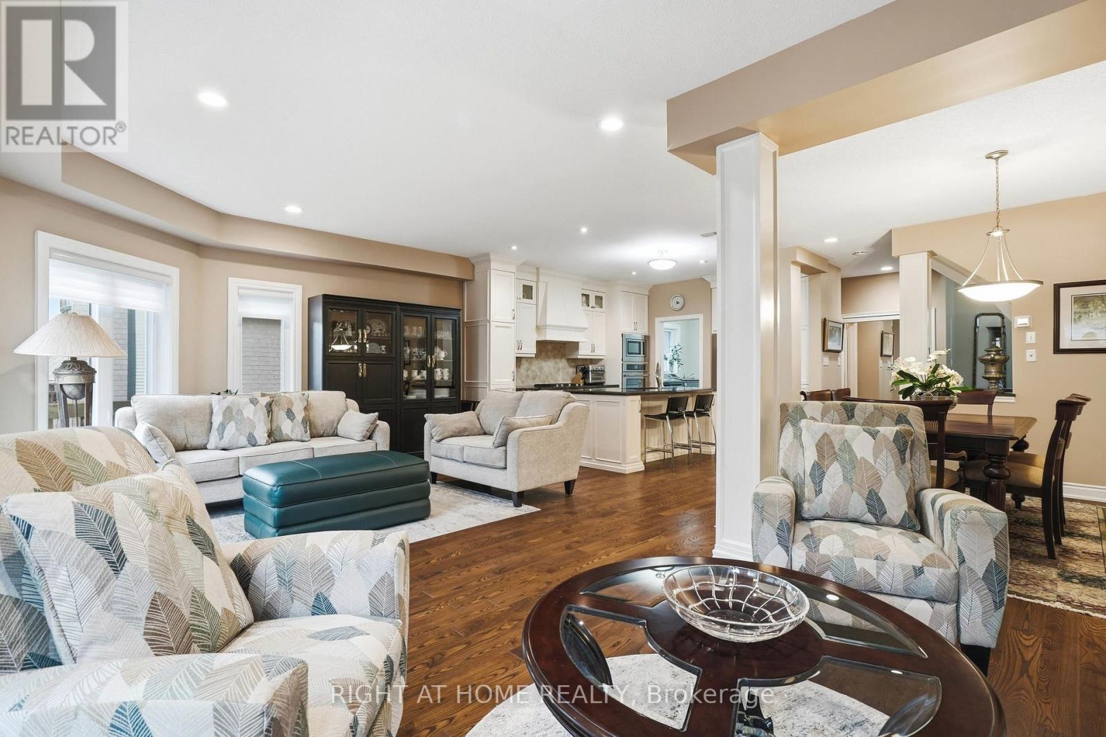 2121 PINEVALLEY CRESCENT - 7