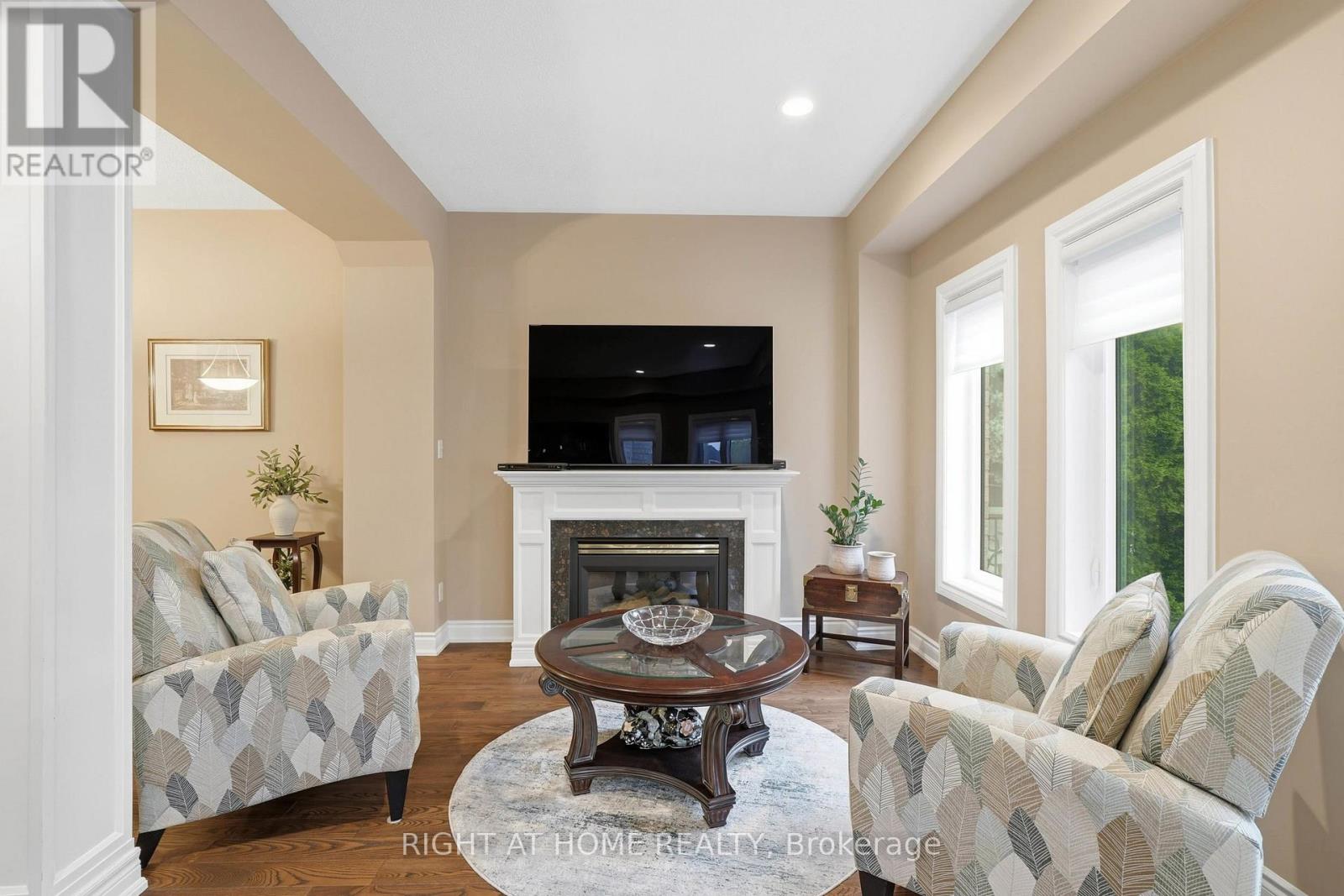 2121 PINEVALLEY CRESCENT - 9