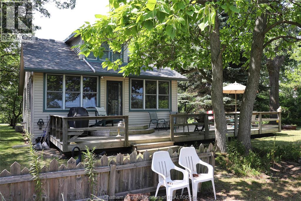 17818 Lakeshore ROAD, Rondeau Park — photo 2