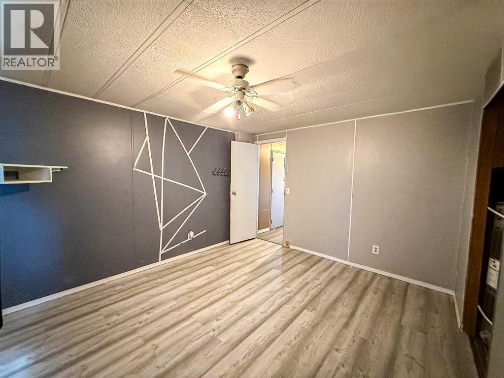 42, 5800 46 Street - 20