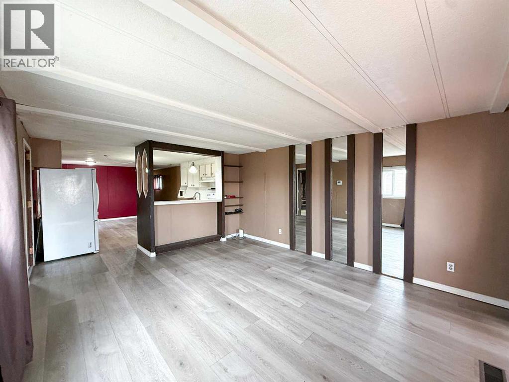 42, 5800 46 Street - 6