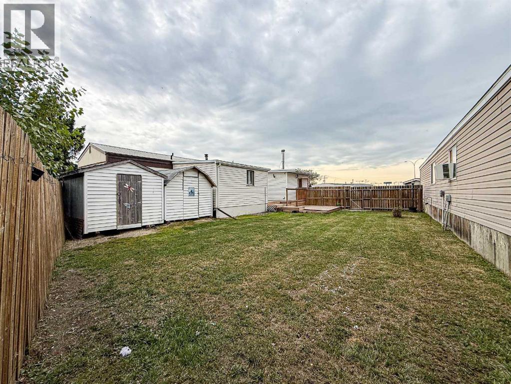 42, 5800 46 Street - 25