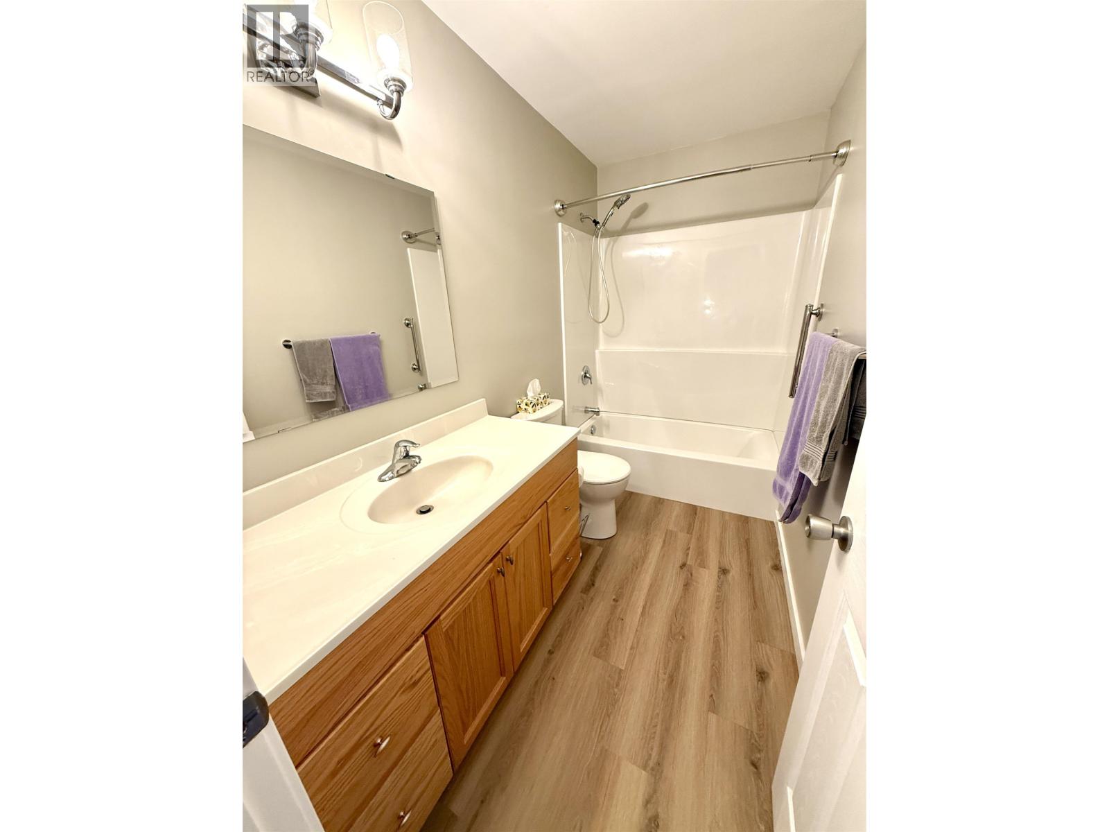 Photo 13 of 22 — 325 2550 S OSPIKA BOULEVARD · Prince George, BC