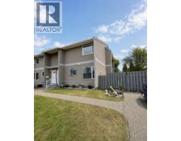 Living room of 325 2550 S OSPIKA BOULEVARD · Prince George, BC