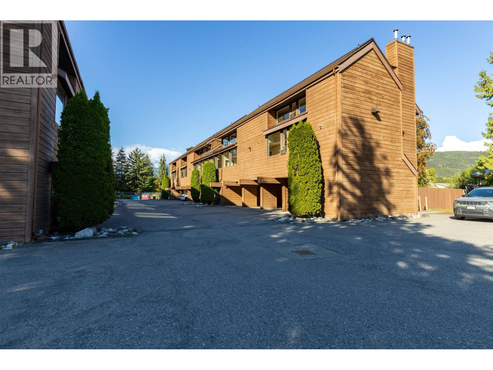 #2 4832 LAZELLE AVENUE - 1
