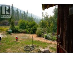 804 Applegrove Road, Fauquier, BC V0G1J0 Photo 45