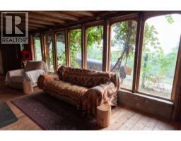 804 Applegrove Road, Fauquier, BC V0G1J0 Photo 26