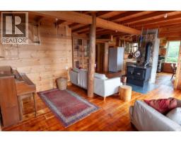 804 Applegrove Road, Fauquier, BC V0G1J0 Photo 10