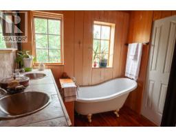 804 Applegrove Road, Fauquier, BC V0G1J0 Photo 17