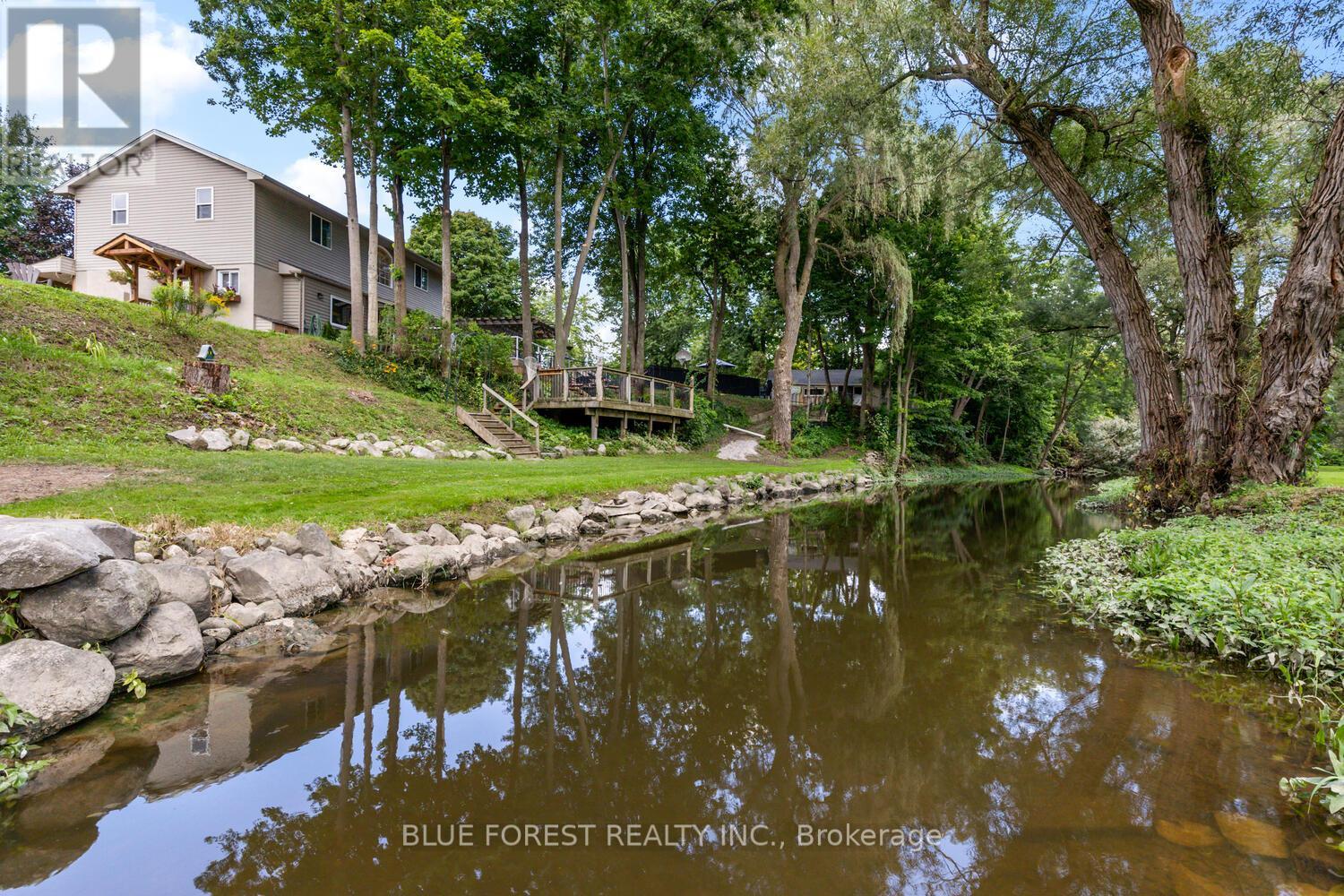 21948 ADELAIDE STREET N - Image 32