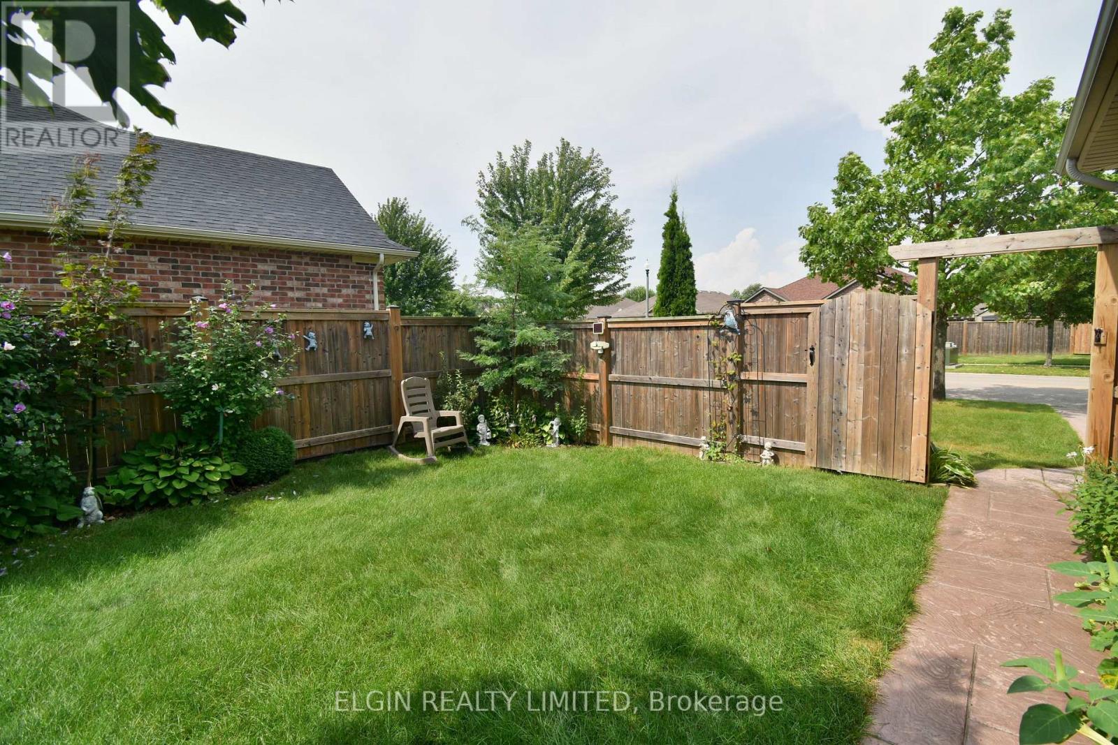 30 PEACH TREE BOULEVARD - 32