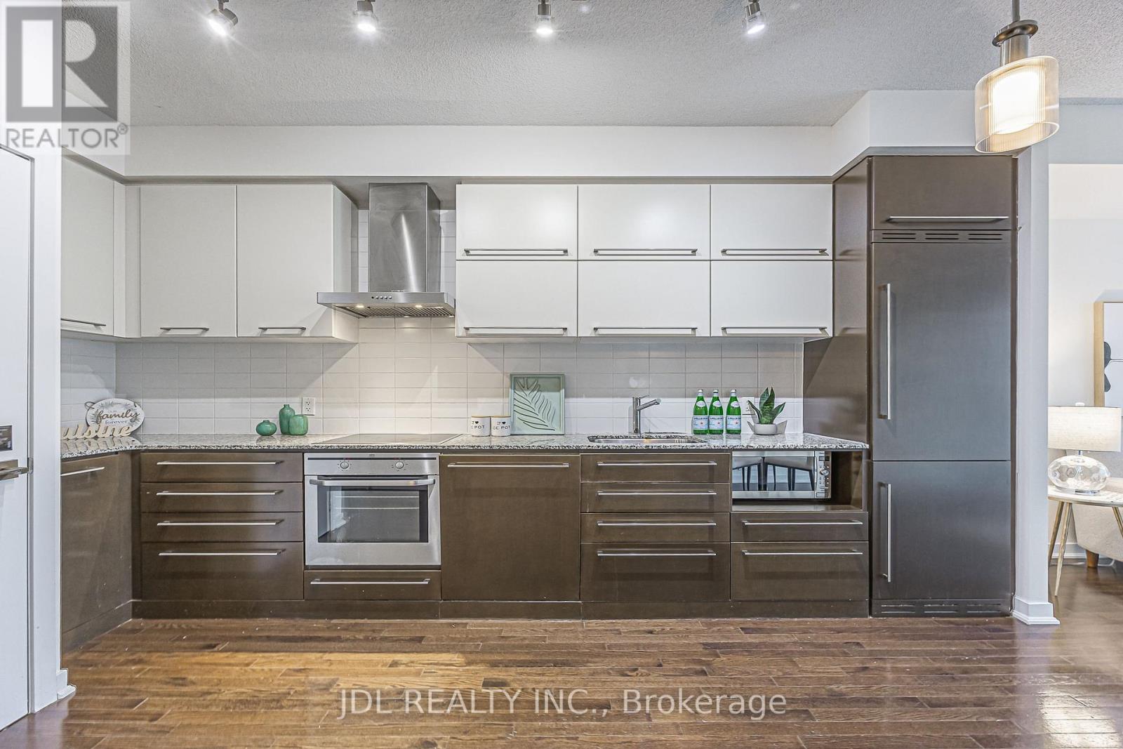 #1105 770 BAY STREET - 6