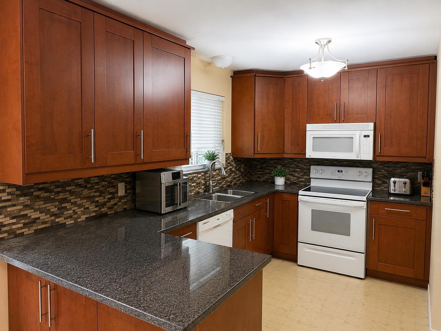 4 Bed, 1 Bath House for Sale in Surrey – 6374 193B STREET, Surrey – MLS# R3160653 - Image 6