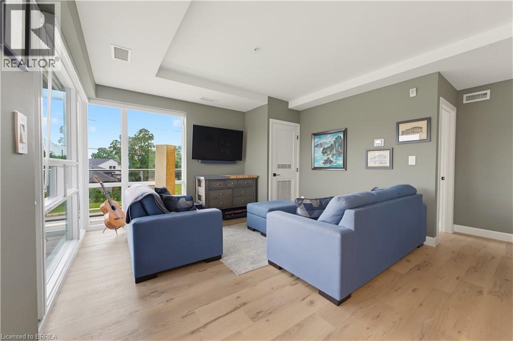 #211 34 NORMAN Street - Image 6