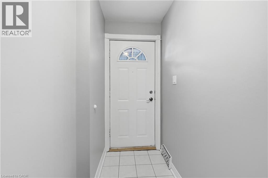 62 CEDAR Avenue, Hamilton, Ontario, L8M3A8, Hamilton, Ontario — photo 3 of 5