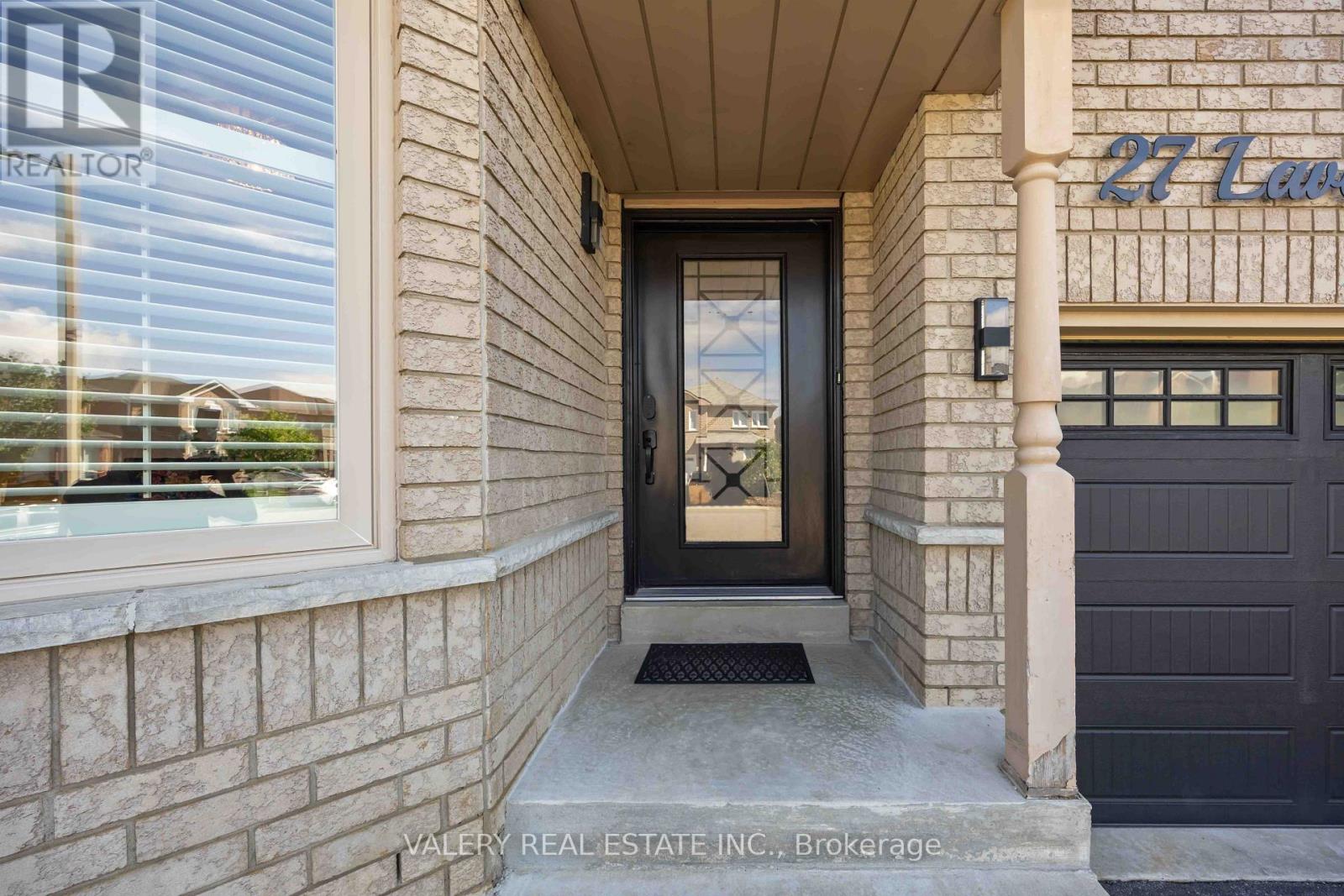 27 LAVENDER PLACE - 3