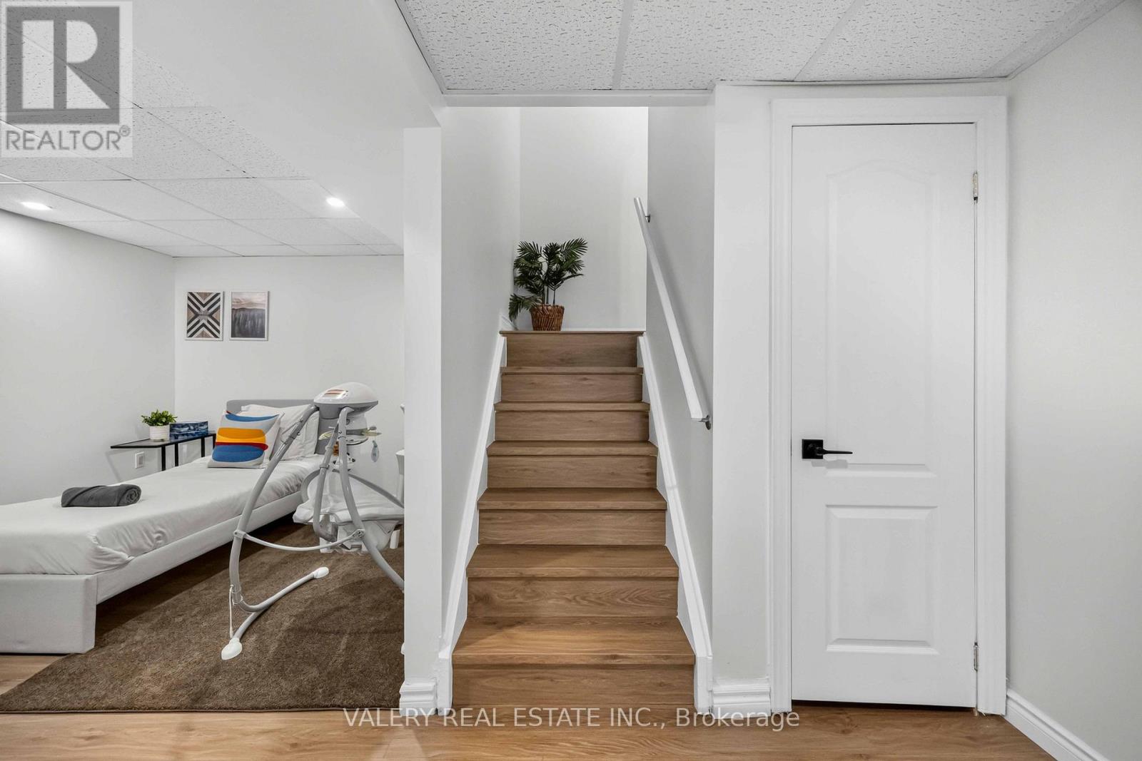 27 LAVENDER PLACE - 35