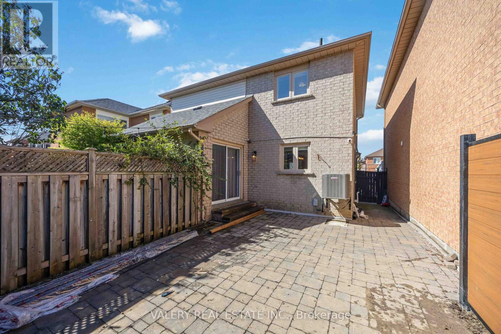 27 LAVENDER PLACE - 44