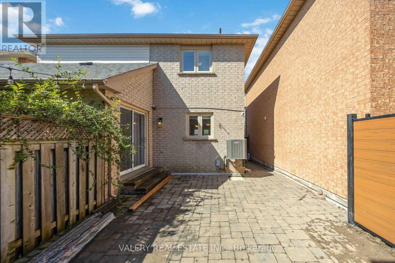 27 LAVENDER PLACE - 45