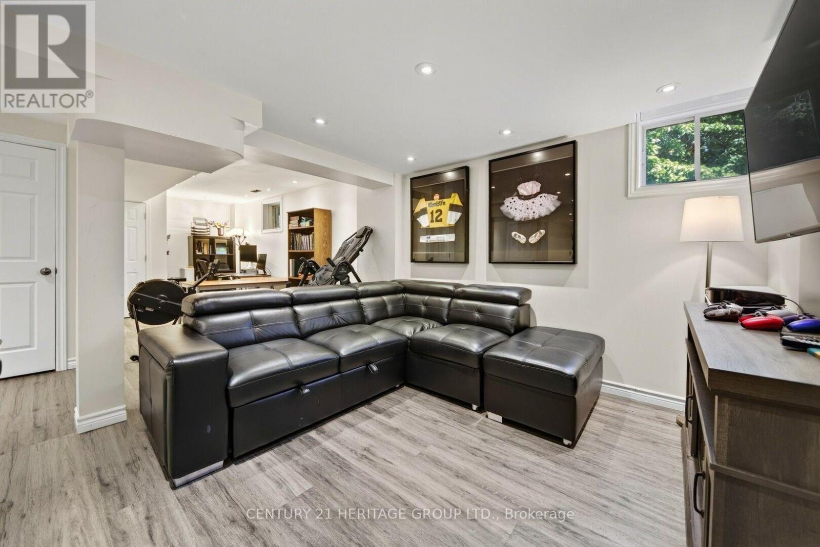 39 BOOTH STREET - 19