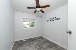 22 Sandpiper Bay, Brandon, MB R7C1E1 Photo 11