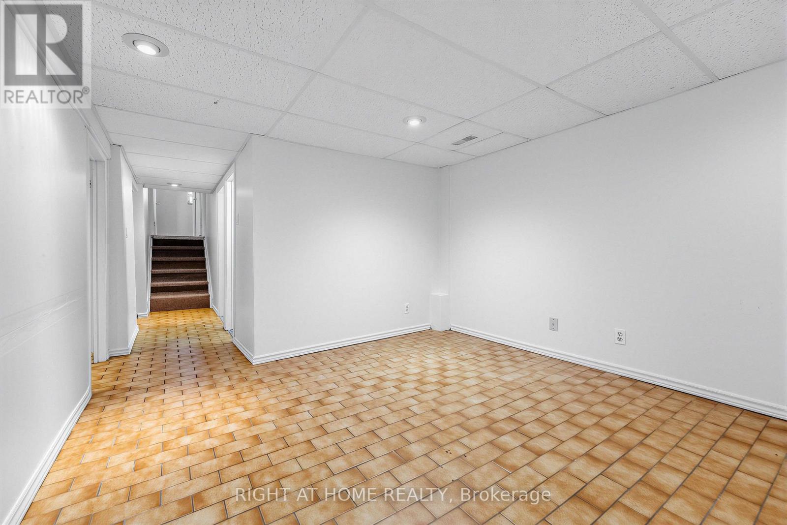46 ALOMA CRESCENT - 21