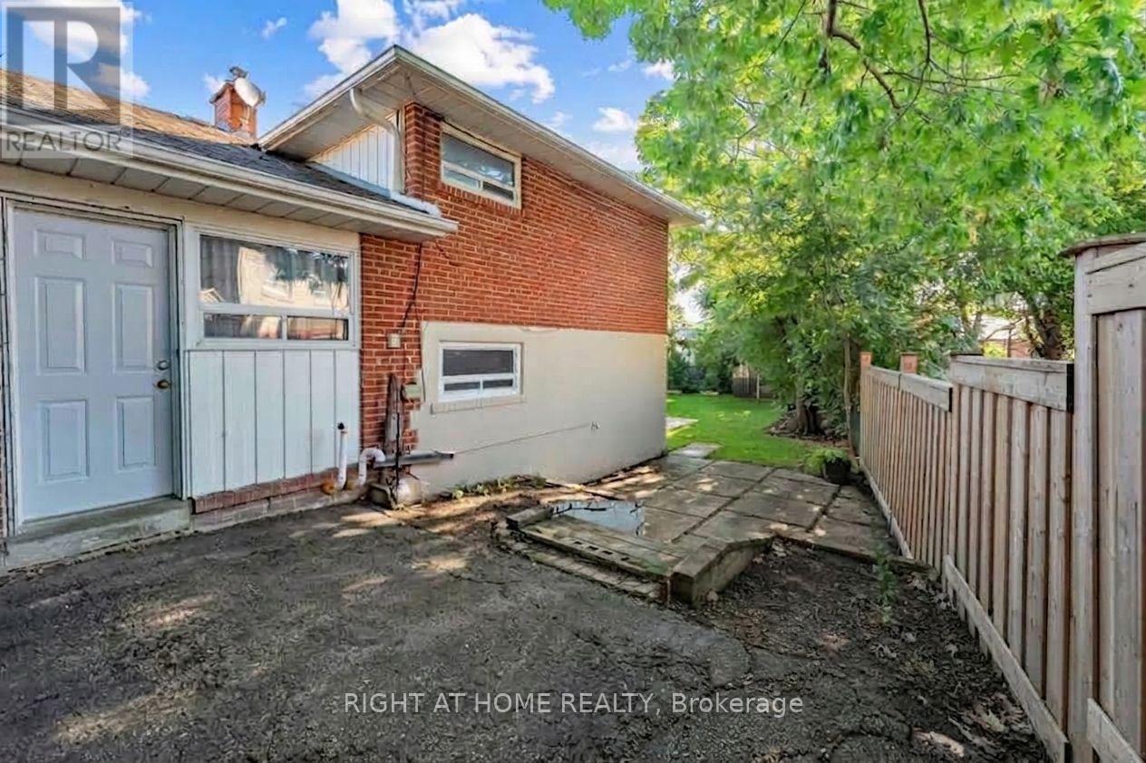46 ALOMA CRESCENT - 26