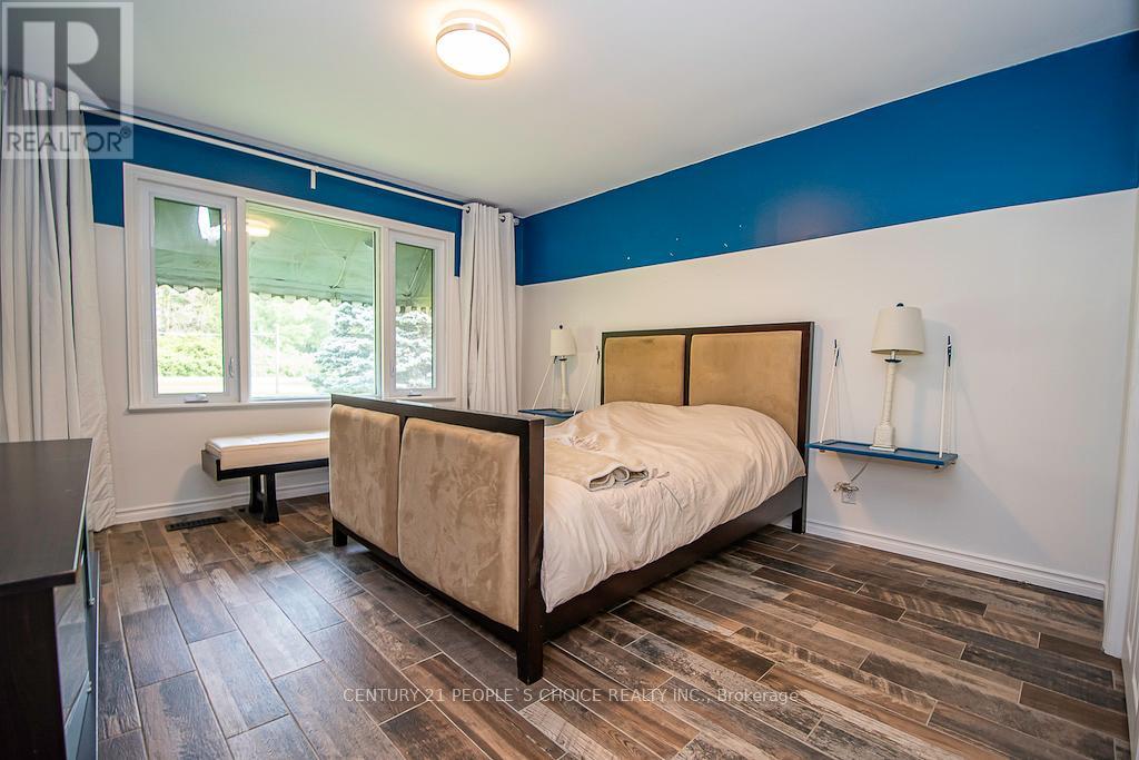 3 LAKESHORE BOULEVARD - 16