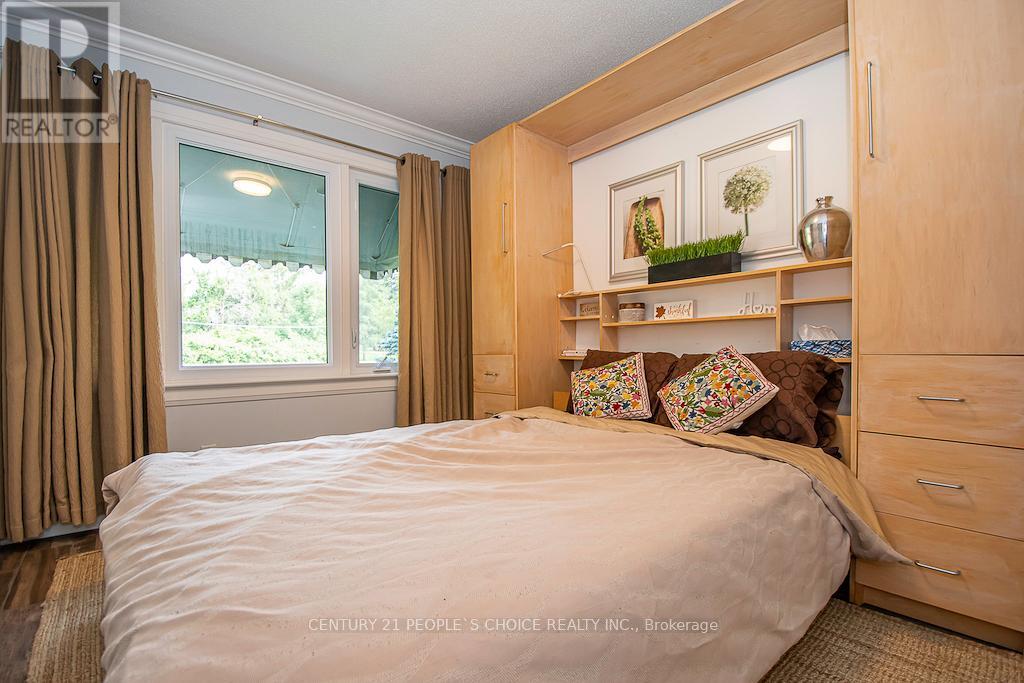 3 LAKESHORE BOULEVARD - 18