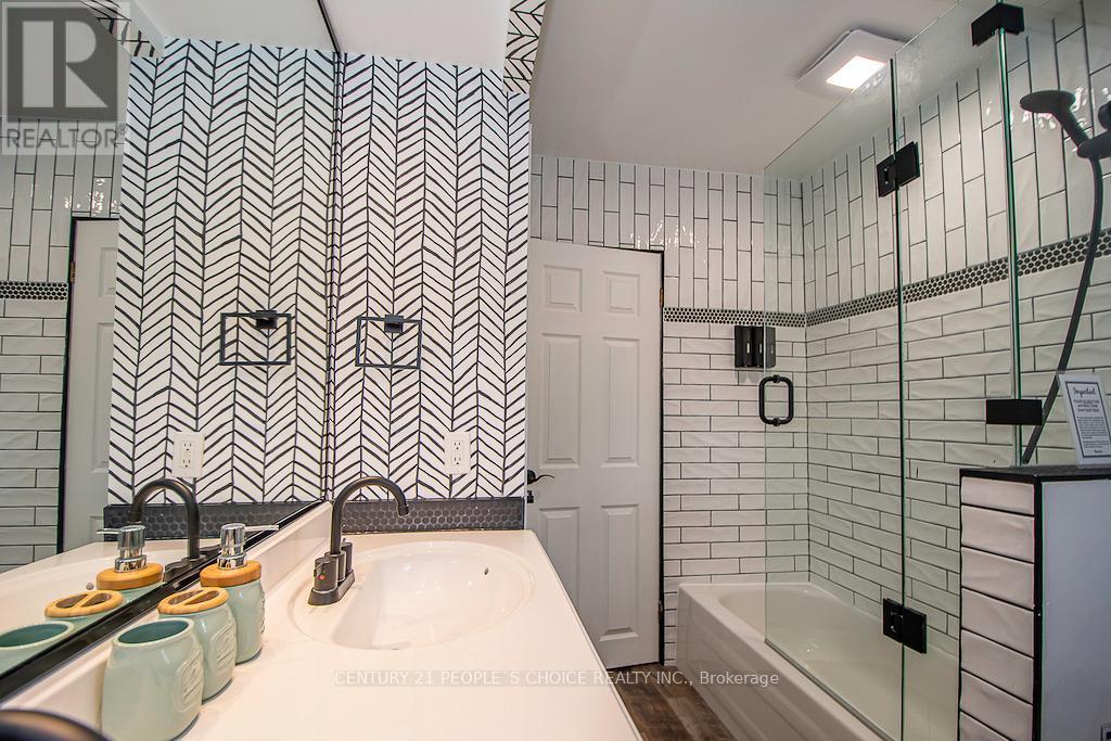 3 LAKESHORE BOULEVARD - 23