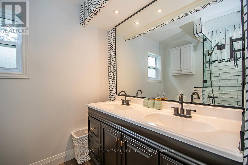 3 LAKESHORE BOULEVARD - 24