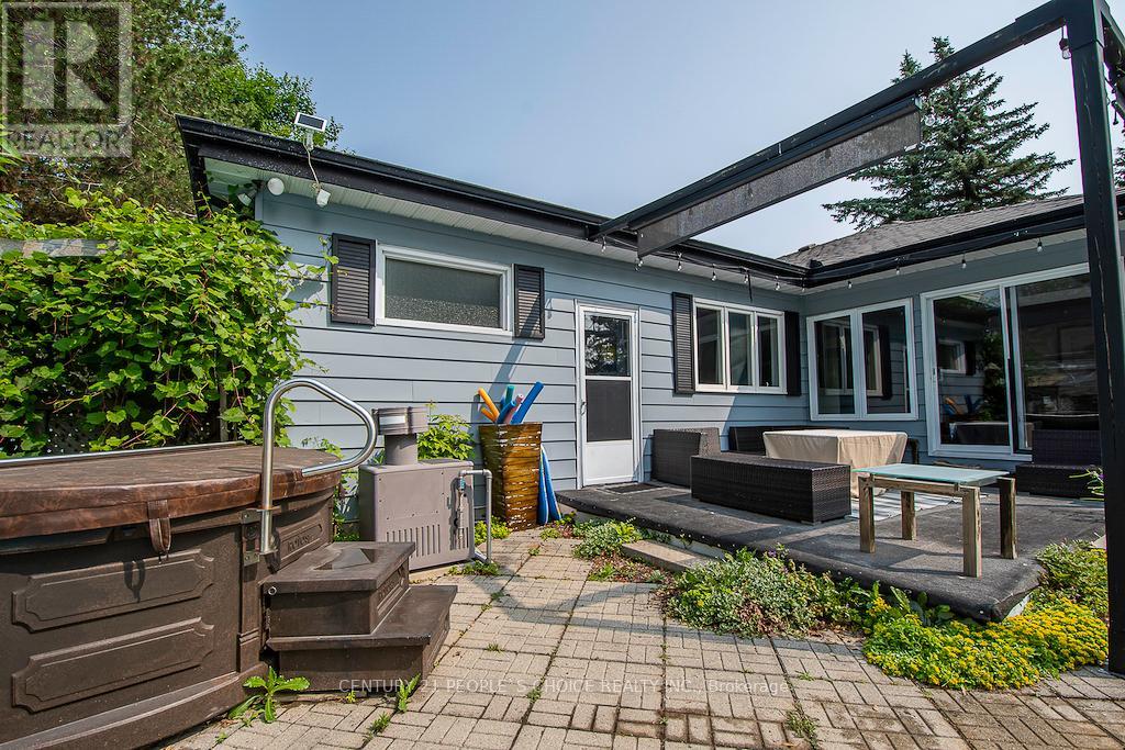 3 LAKESHORE BOULEVARD - 32