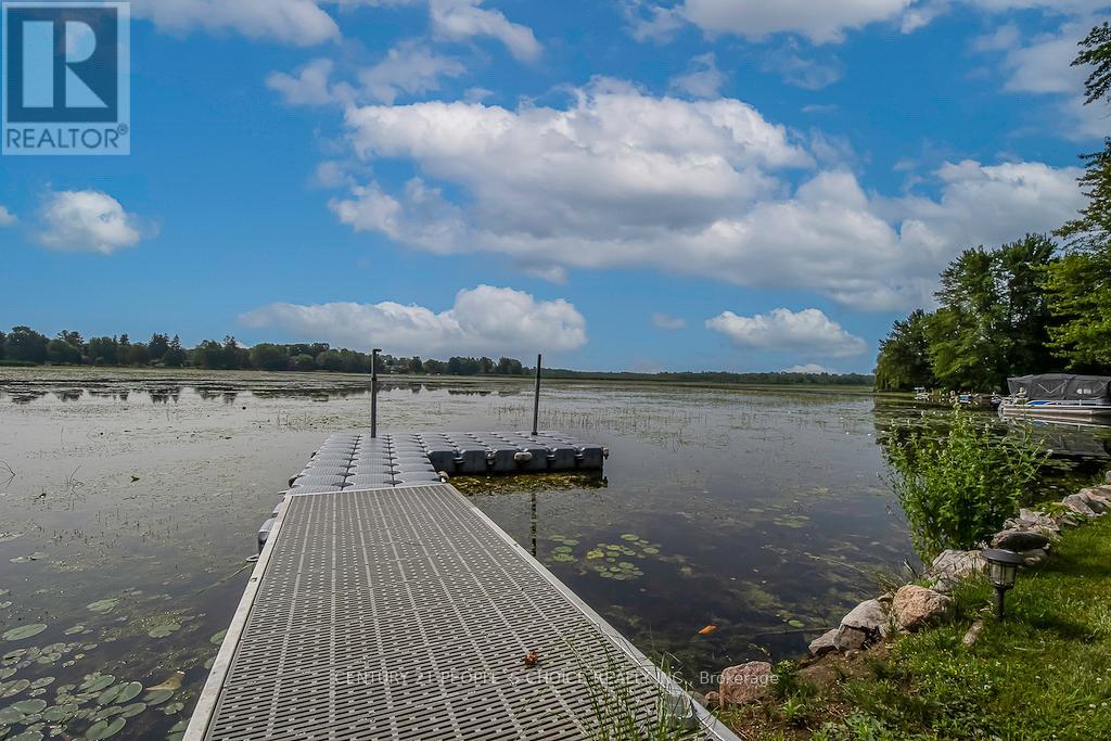 3 LAKESHORE BOULEVARD - 36