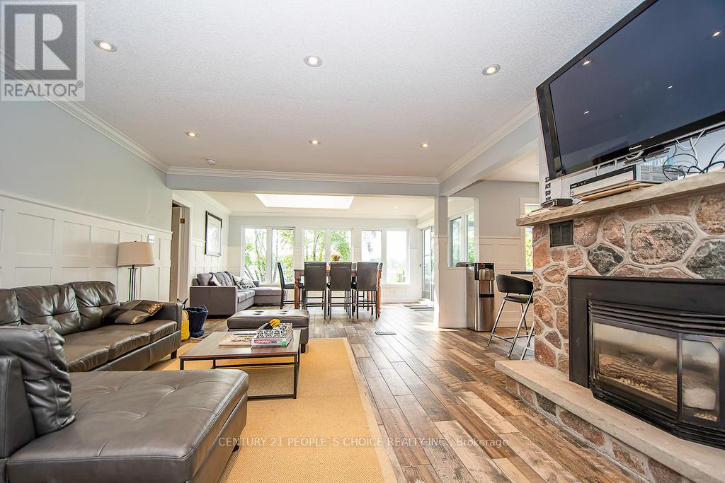 3 LAKESHORE BOULEVARD - 6