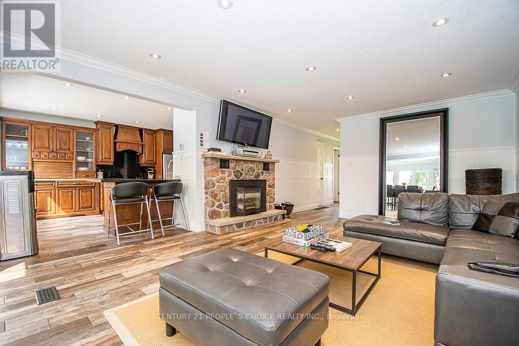 3 LAKESHORE BOULEVARD - 7