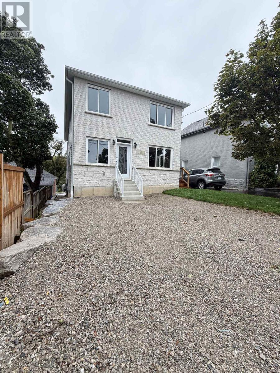 18 Huff Avenue, Brantford, Ontario, N3R2A3, Brantford, Ontario — photo 2 of 5