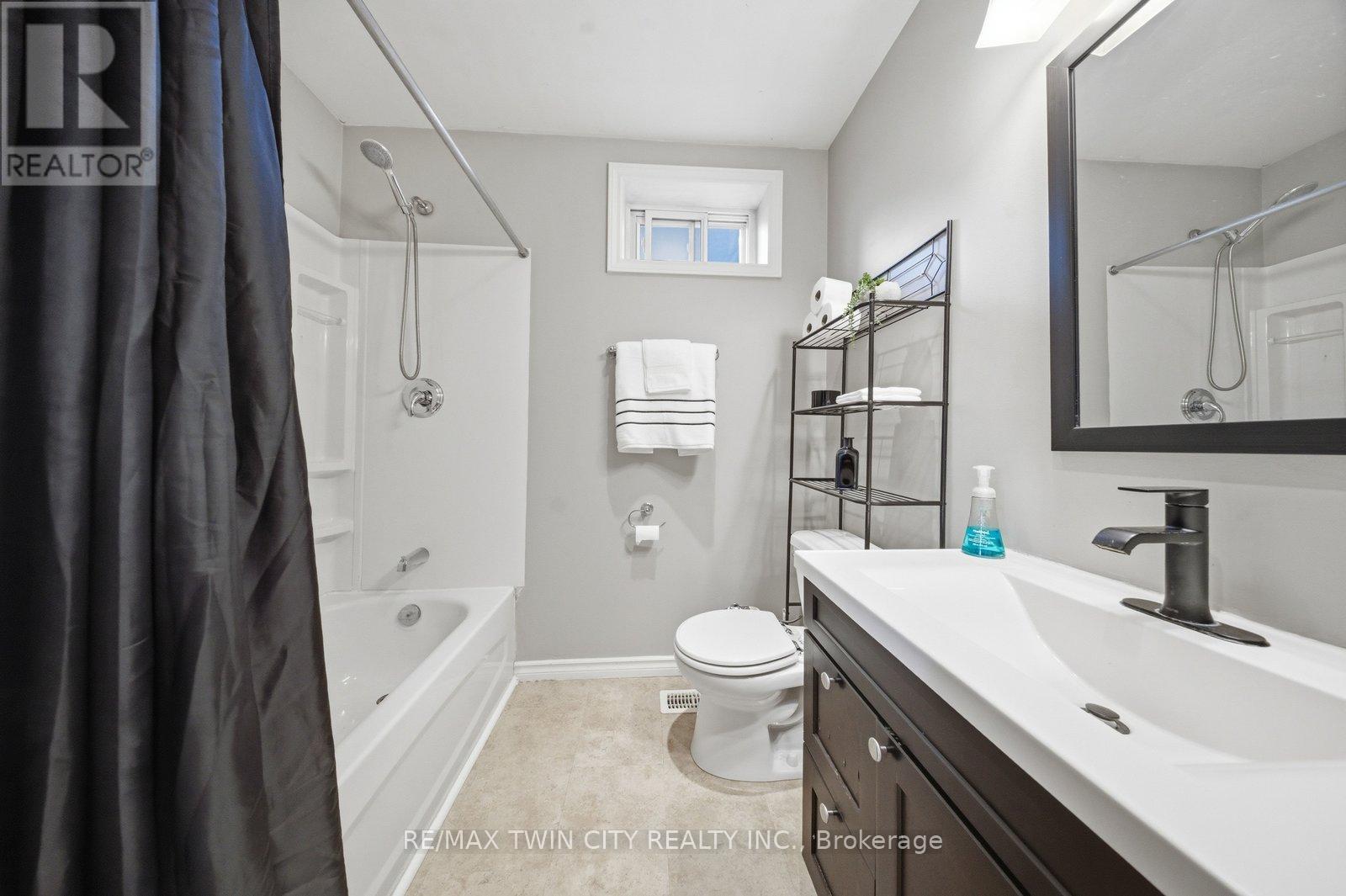 162 GRAND RIVER AVENUE - 22