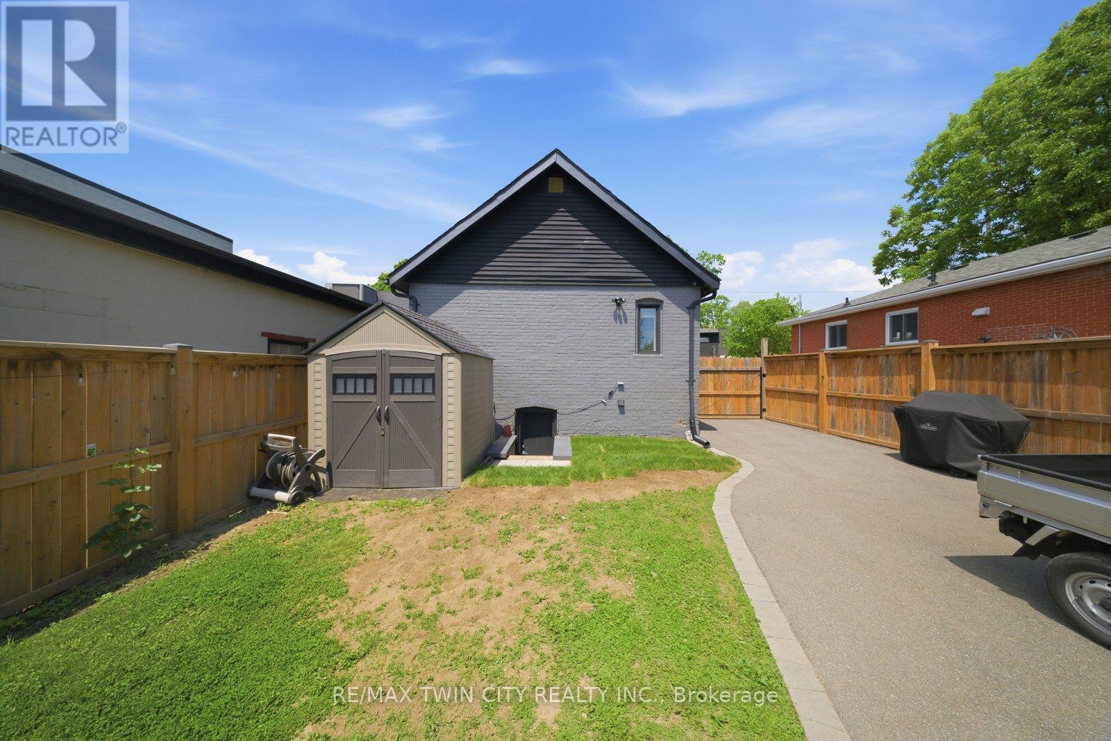 162 GRAND RIVER AVENUE - 26