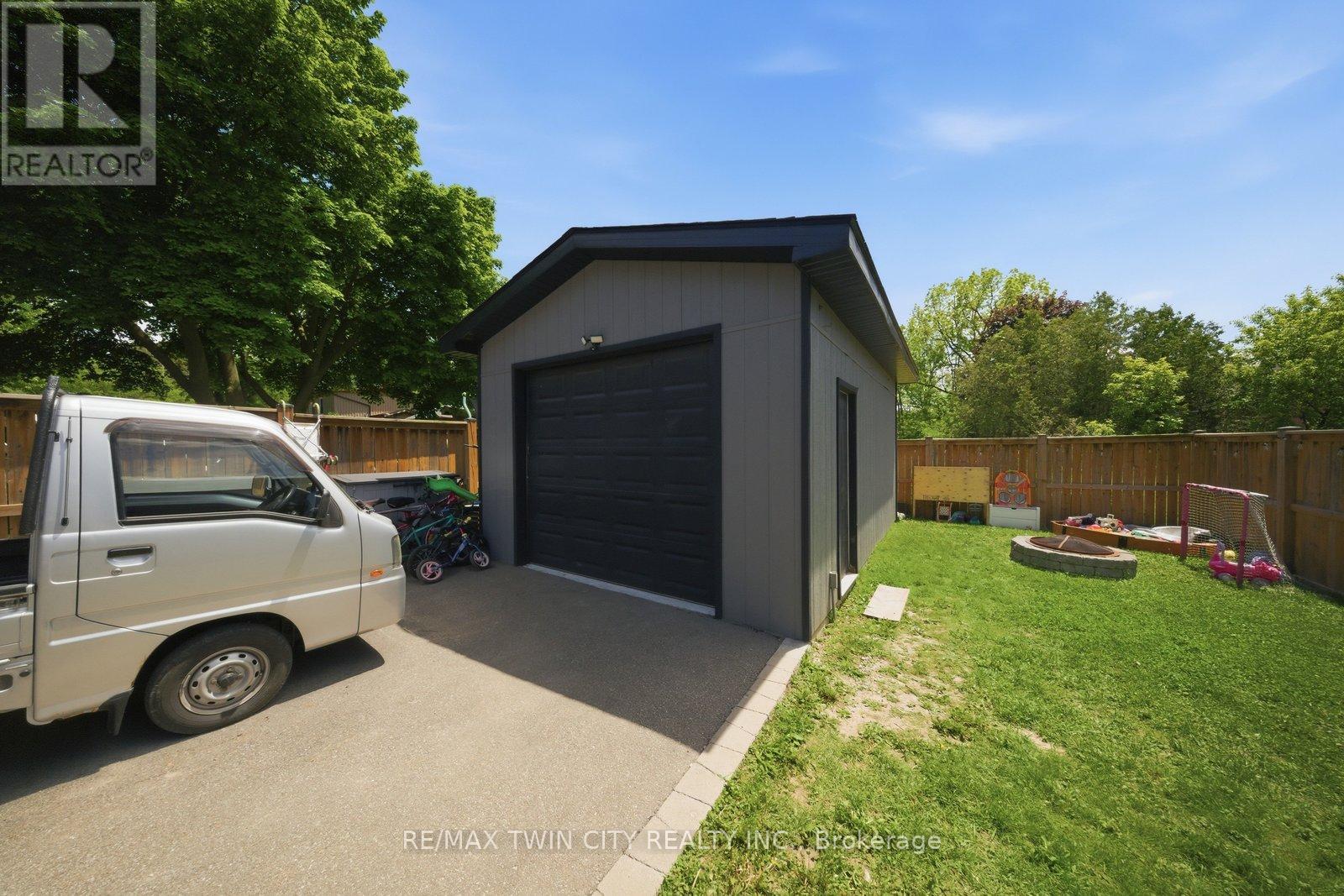 162 GRAND RIVER AVENUE - 31