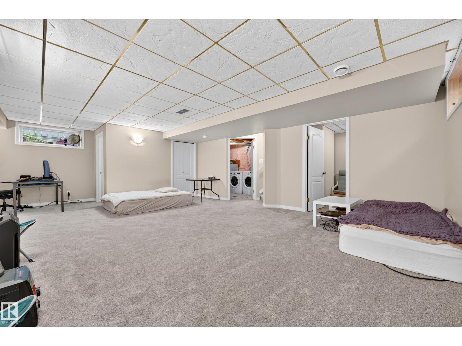 11813 11B AV NW - 40