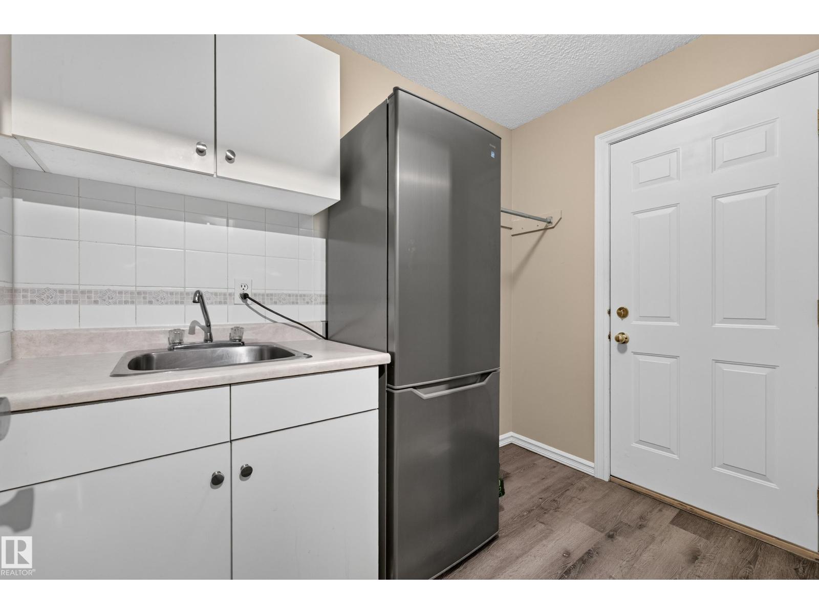 11813 11B AV NW - 25