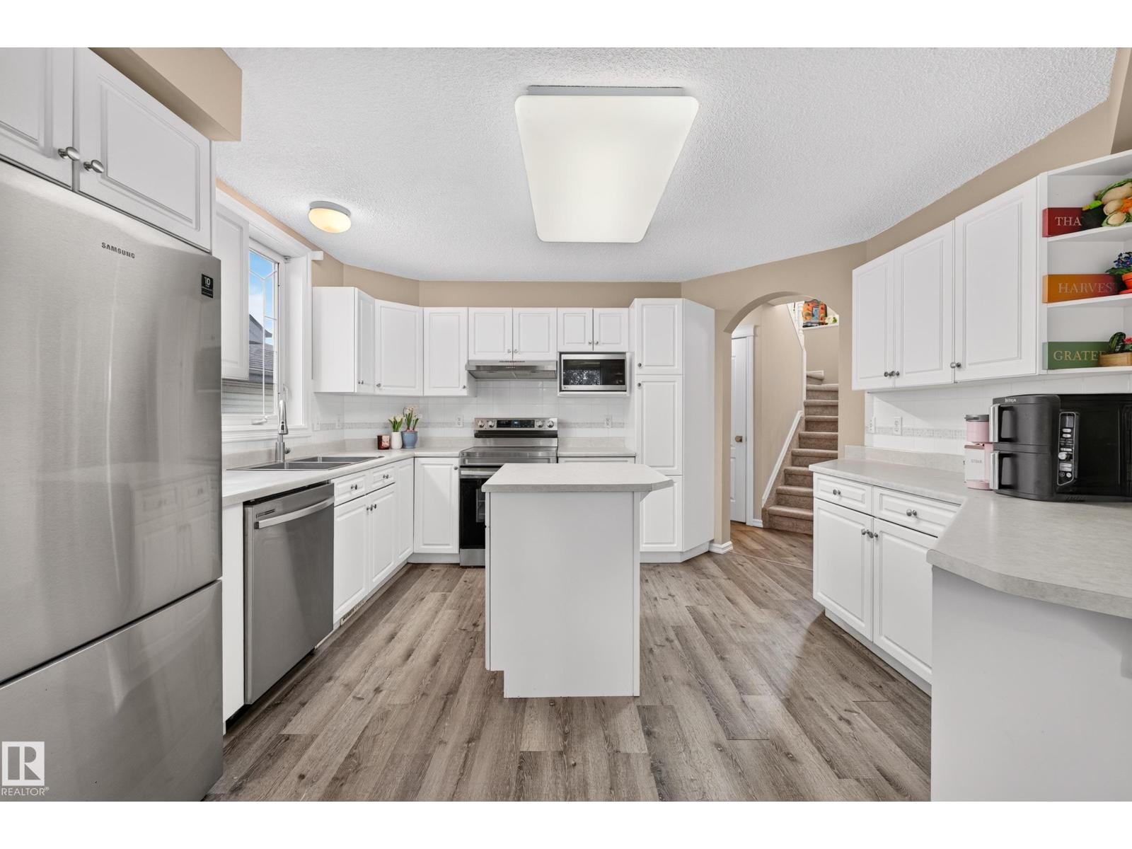 11813 11B AV NW - 20