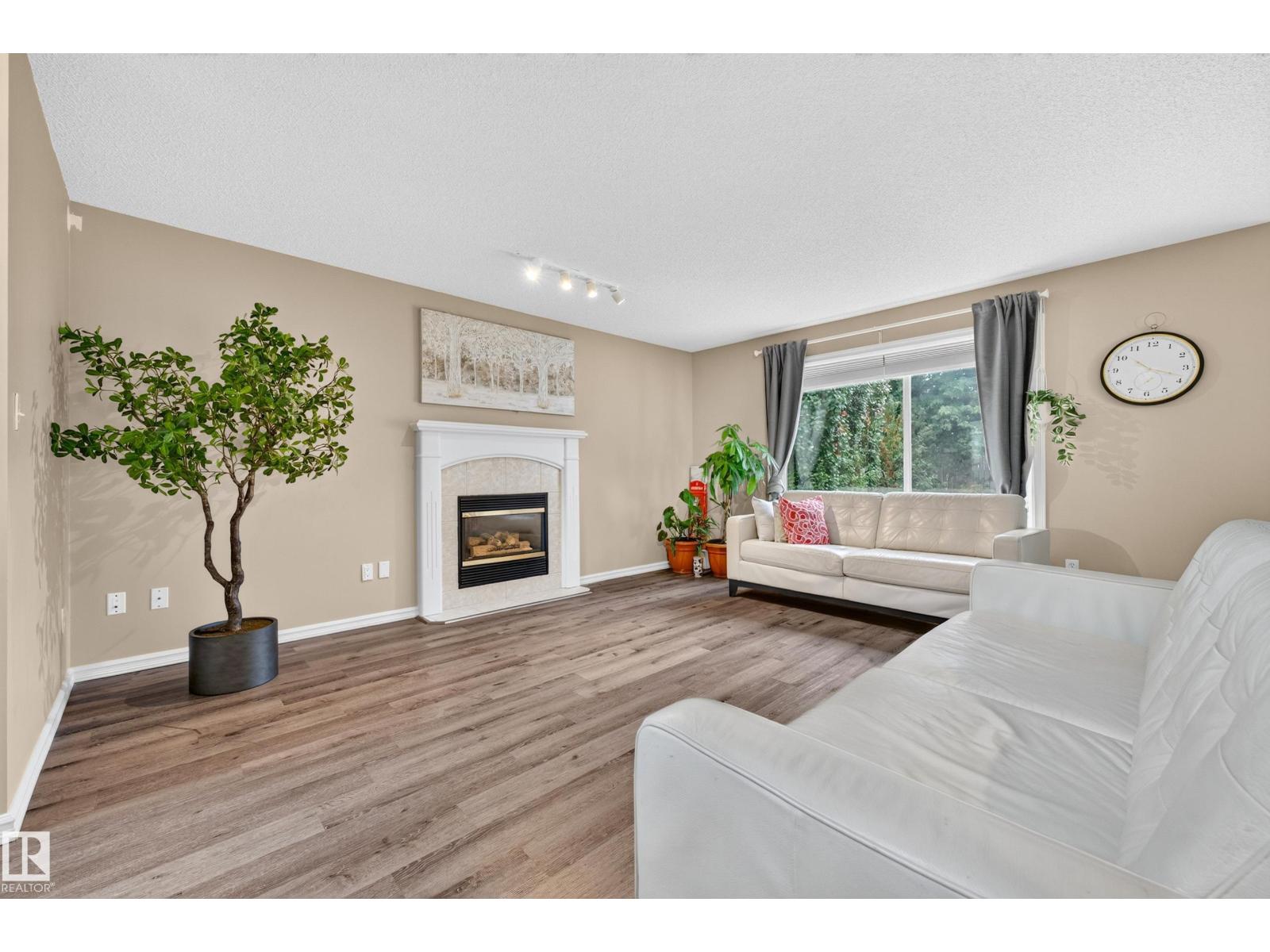 11813 11B AV NW - 11