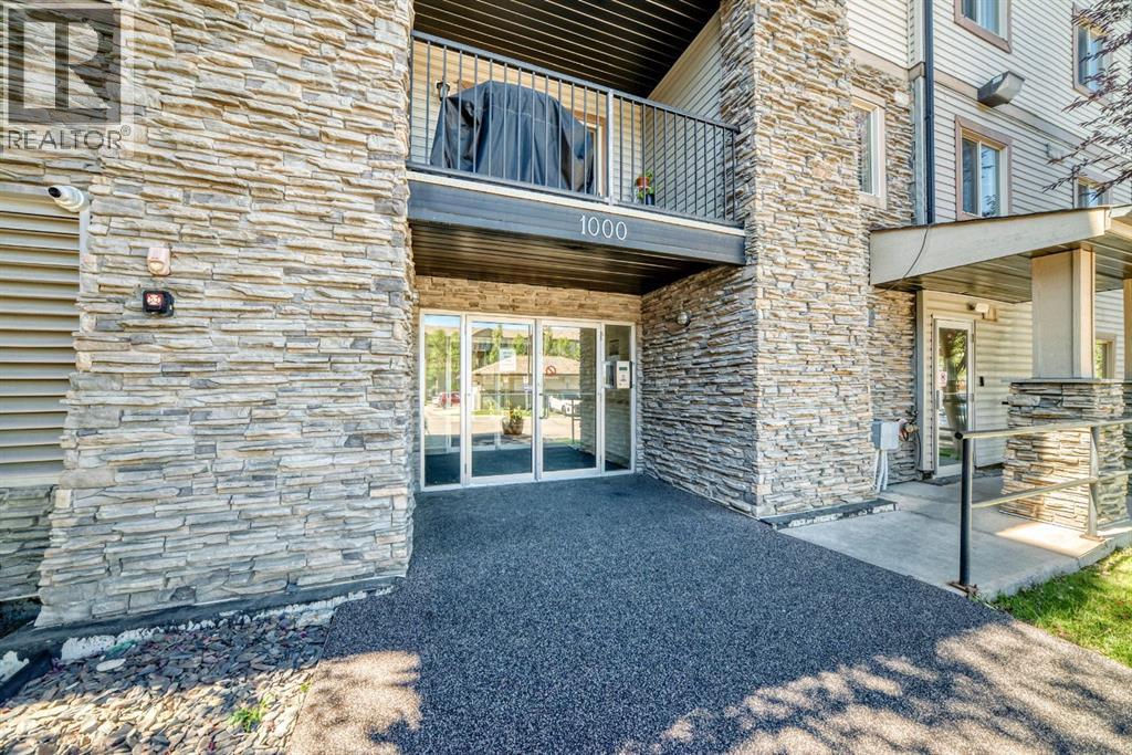 8 Bridlecrest Drive Southwest, Calgary, Alberta, T2Y0H6, Calgary, Alberta — photo 2 of 5