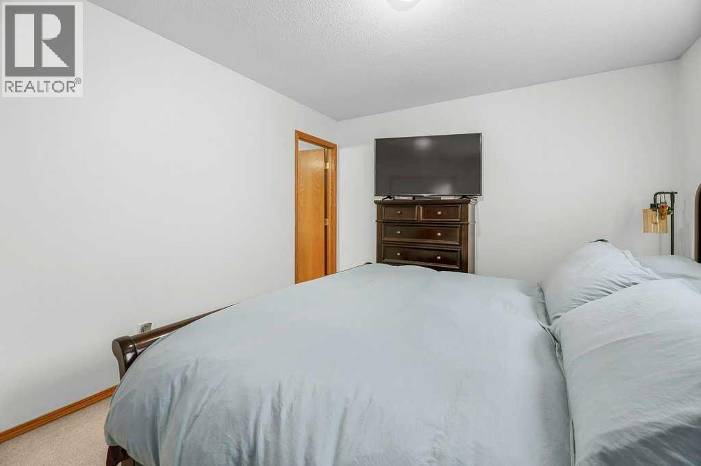 Listing photo – 6214 39 Avenue Close, Stettler