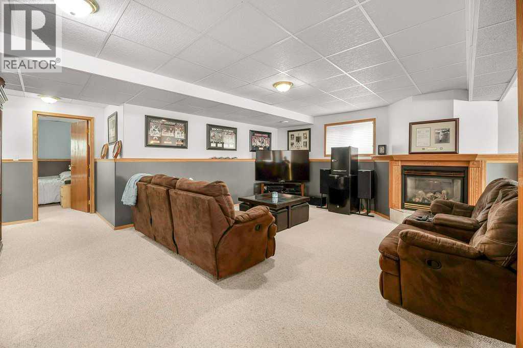 Listing photo – 6214 39 Avenue Close, Stettler