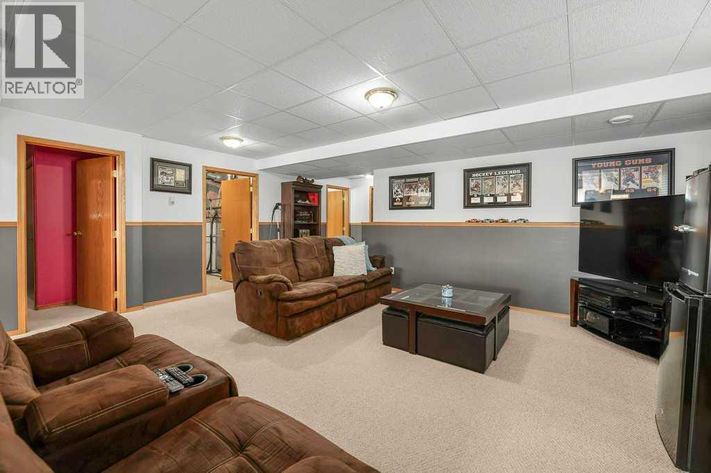 Listing photo – 6214 39 Avenue Close, Stettler