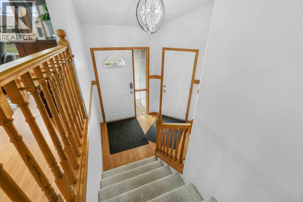 Listing photo – 6214 39 Avenue Close, Stettler