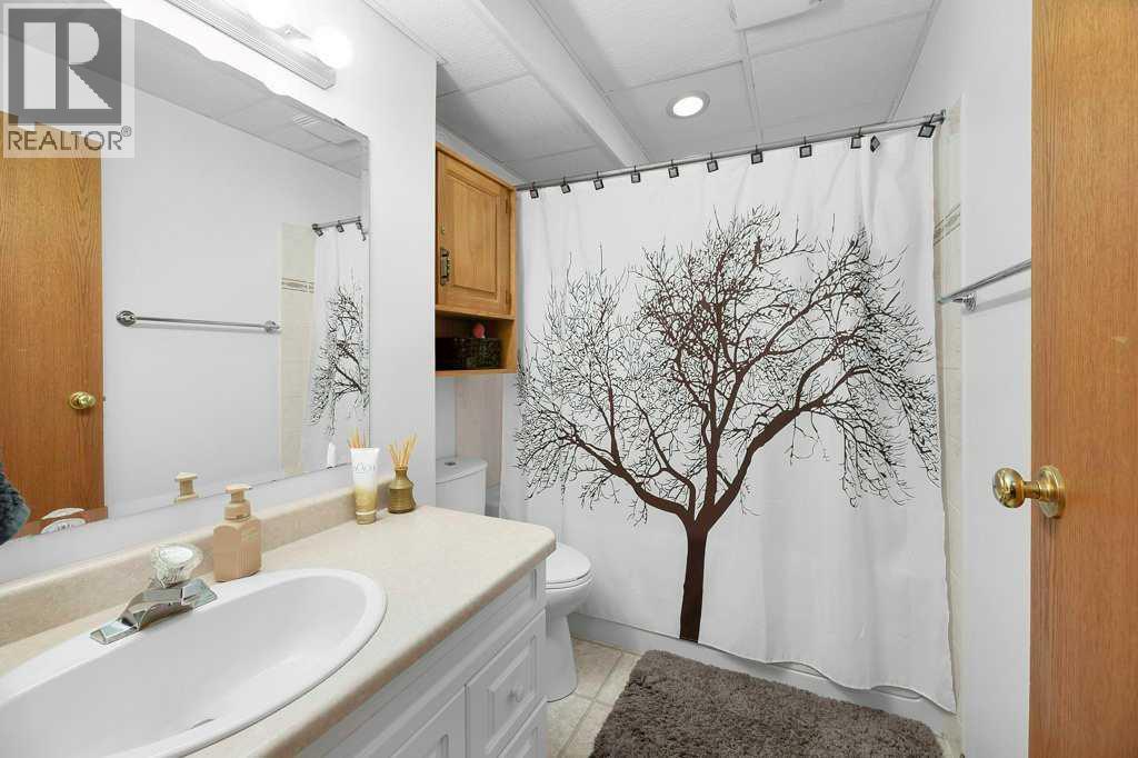 Listing photo – 6214 39 Avenue Close, Stettler