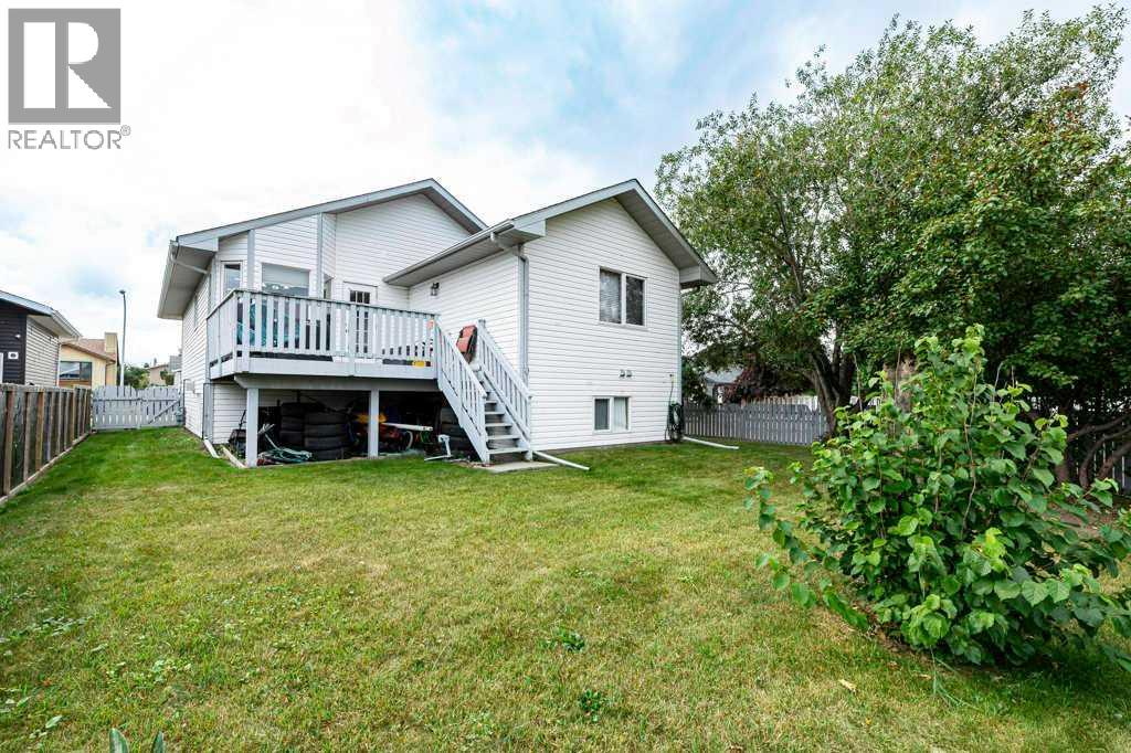 Listing photo – 6214 39 Avenue Close, Stettler